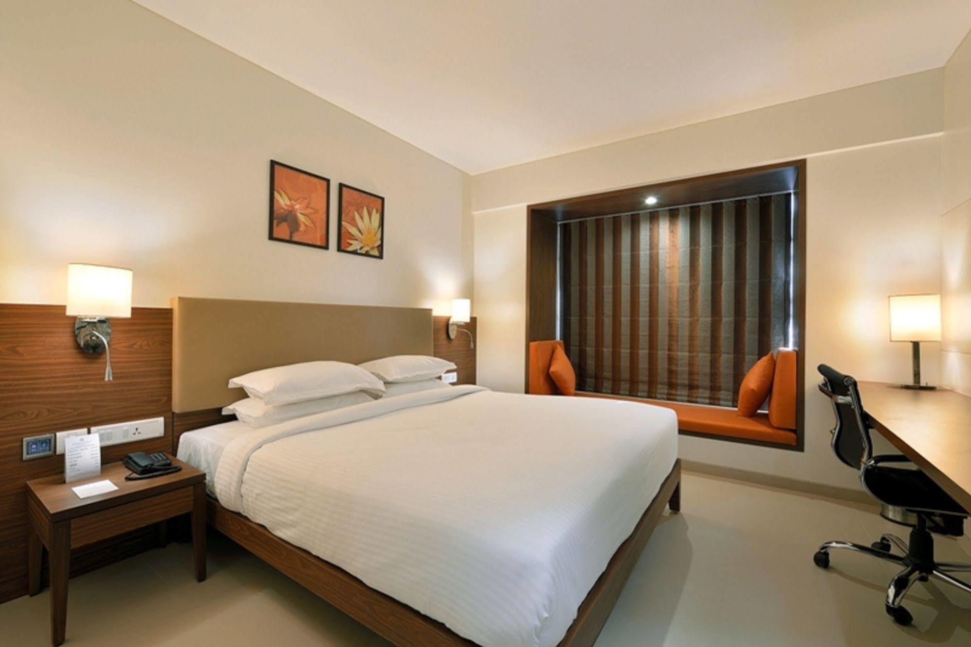 Krishna Palace Hotel - Ambernath Ambarnath Eksteriør bilde