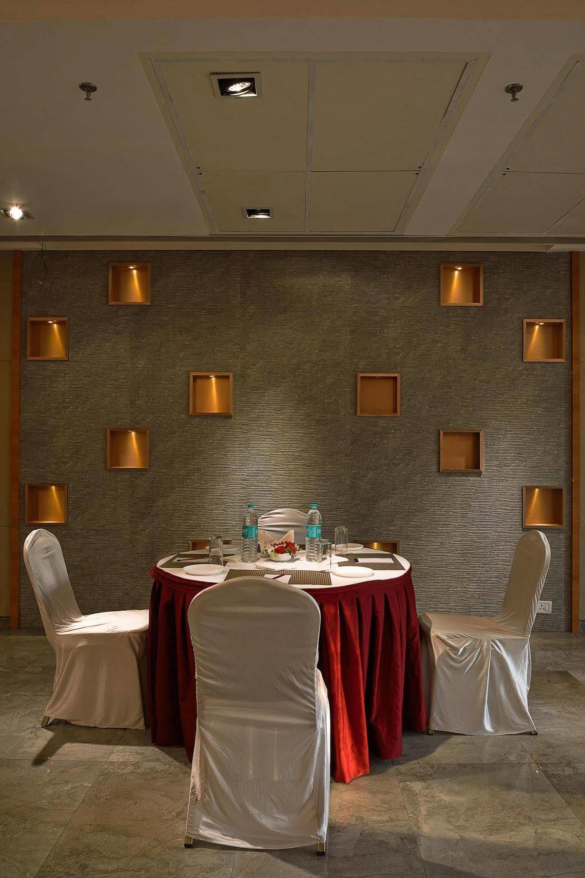 Krishna Palace Hotel - Ambernath Ambarnath Eksteriør bilde