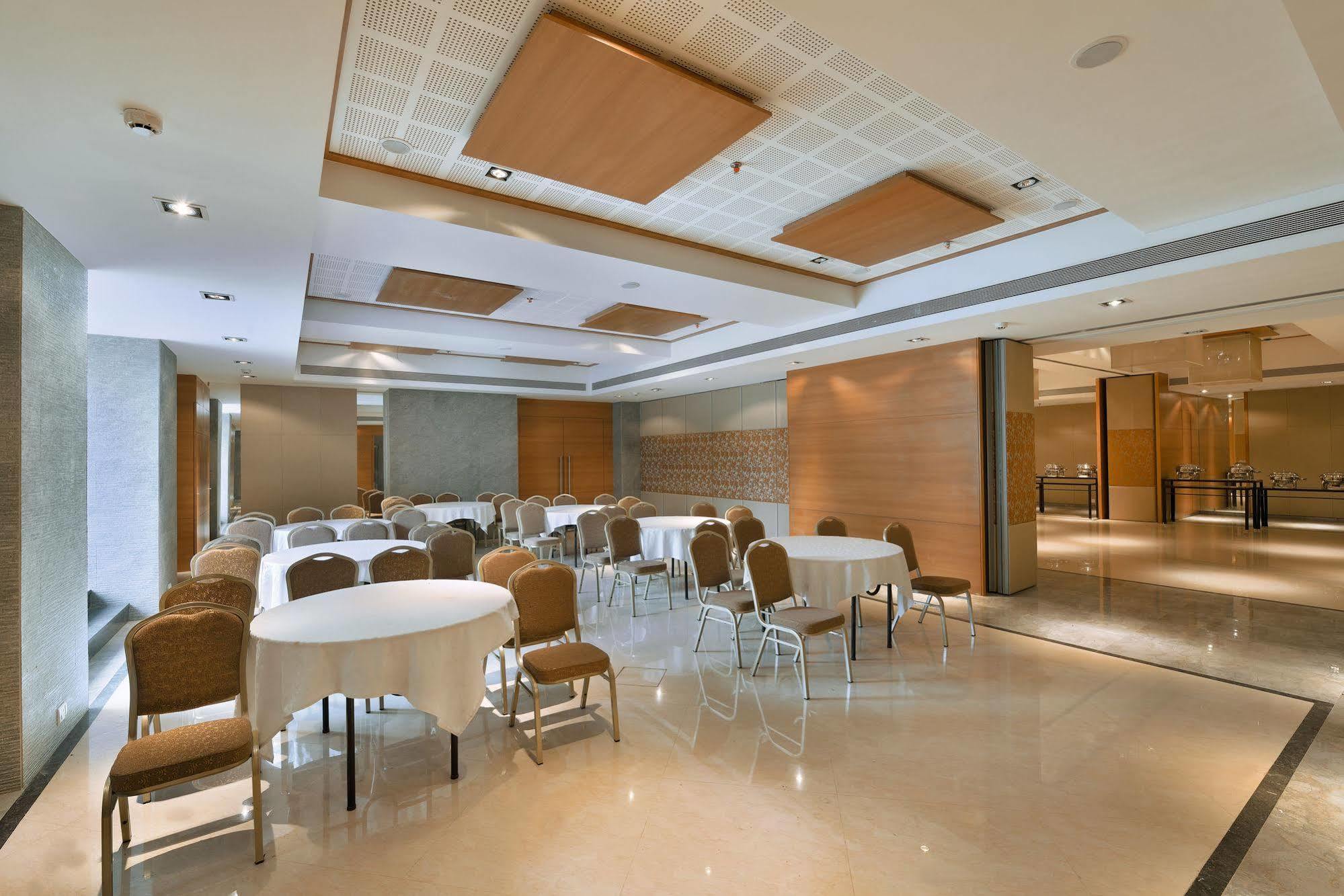 Krishna Palace Hotel - Ambernath Ambarnath Eksteriør bilde